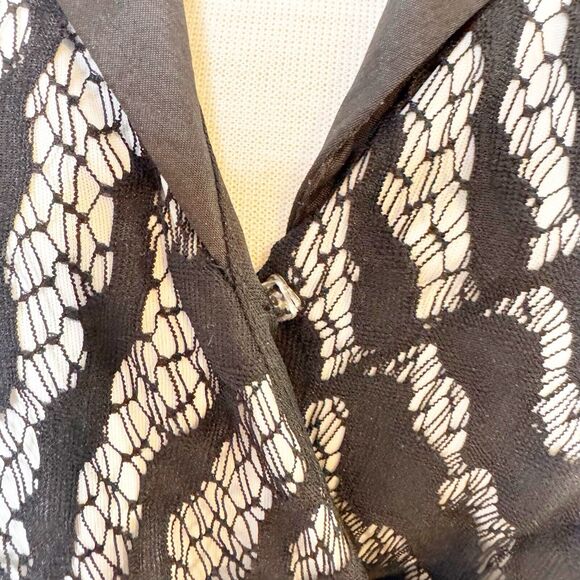 Tadashi Collection Sleeveless Top Sz 8 Faux Wrap High Collar Lace Black Glam - Picture 4 of 10